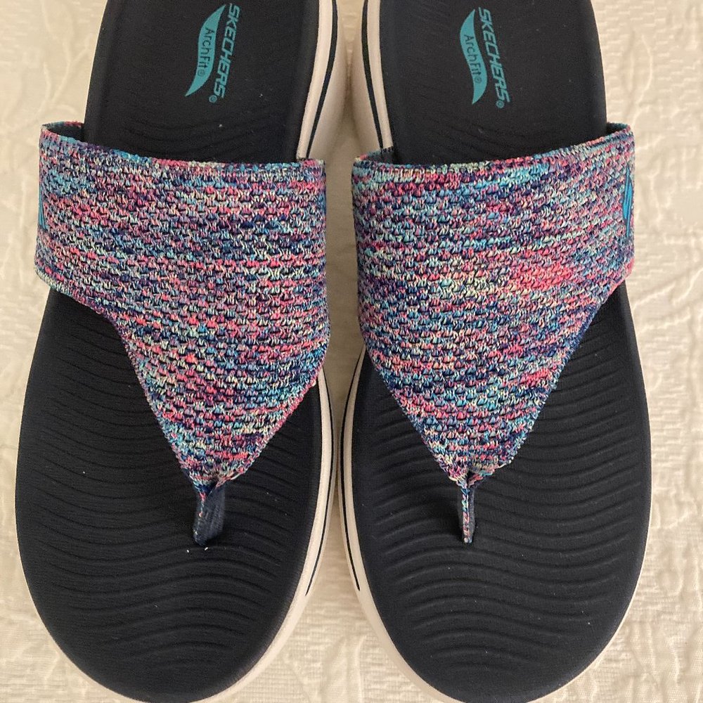 Women's Skecher's size 9 Thongs